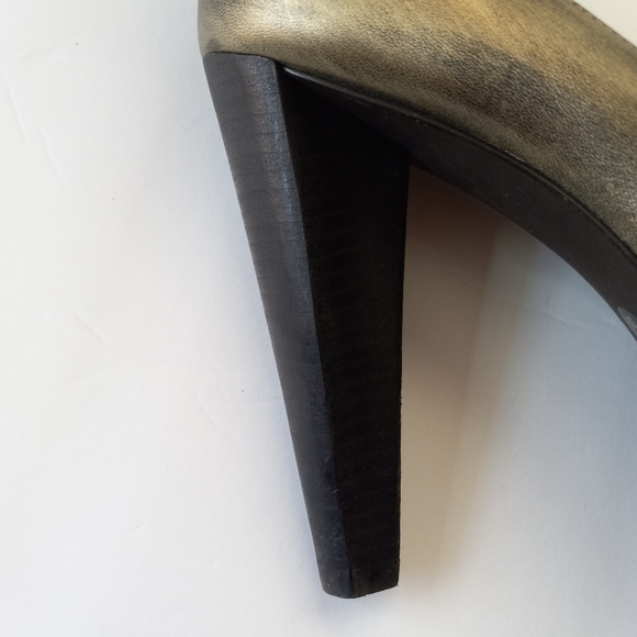 Vera Wang Lavender Label Peep Toe Metallic Pumps - Picture 8 of 11